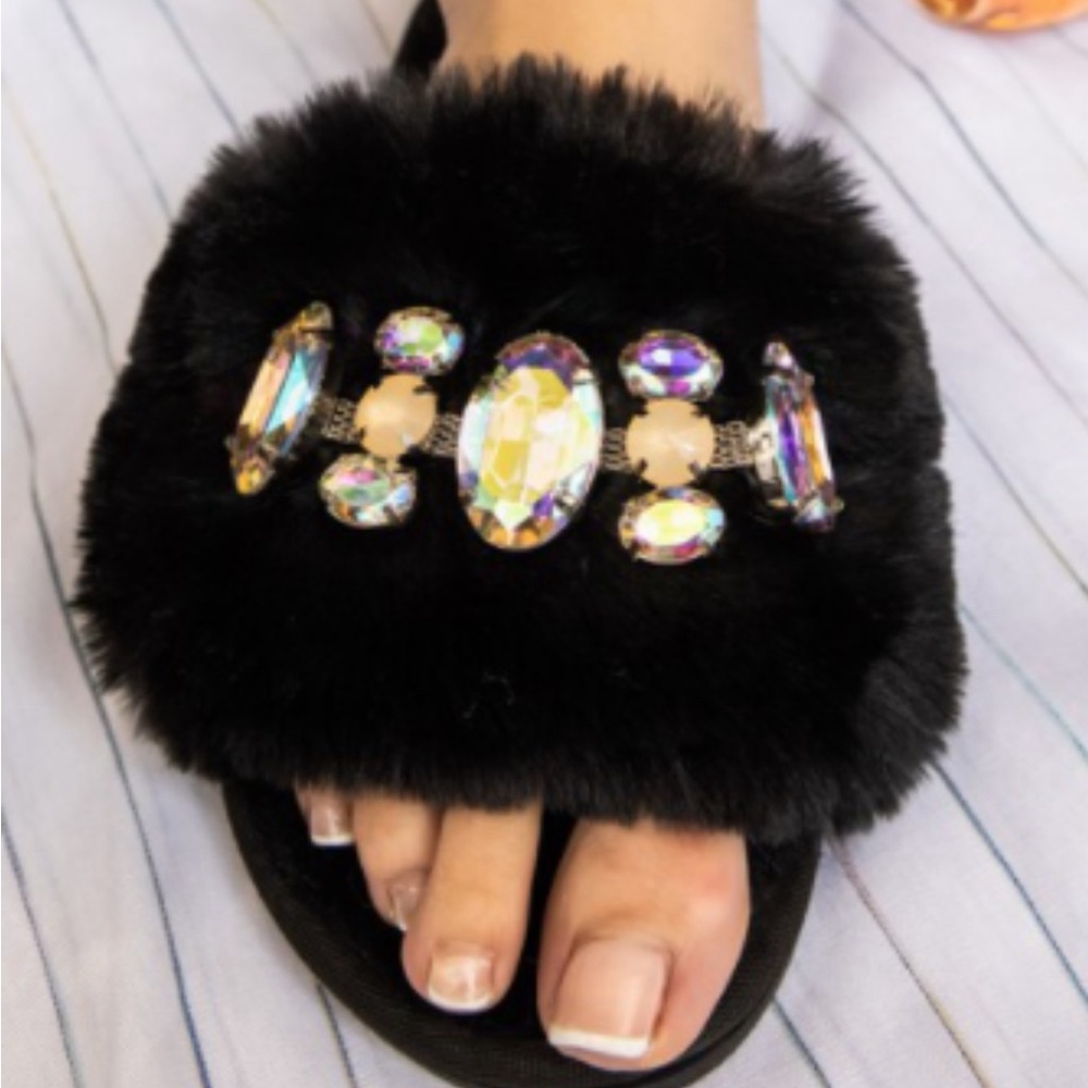 Mata - PLUSH FAUX FUR Flat Slippers with Rhinestone Embellishments SIZE 8.5 NEW